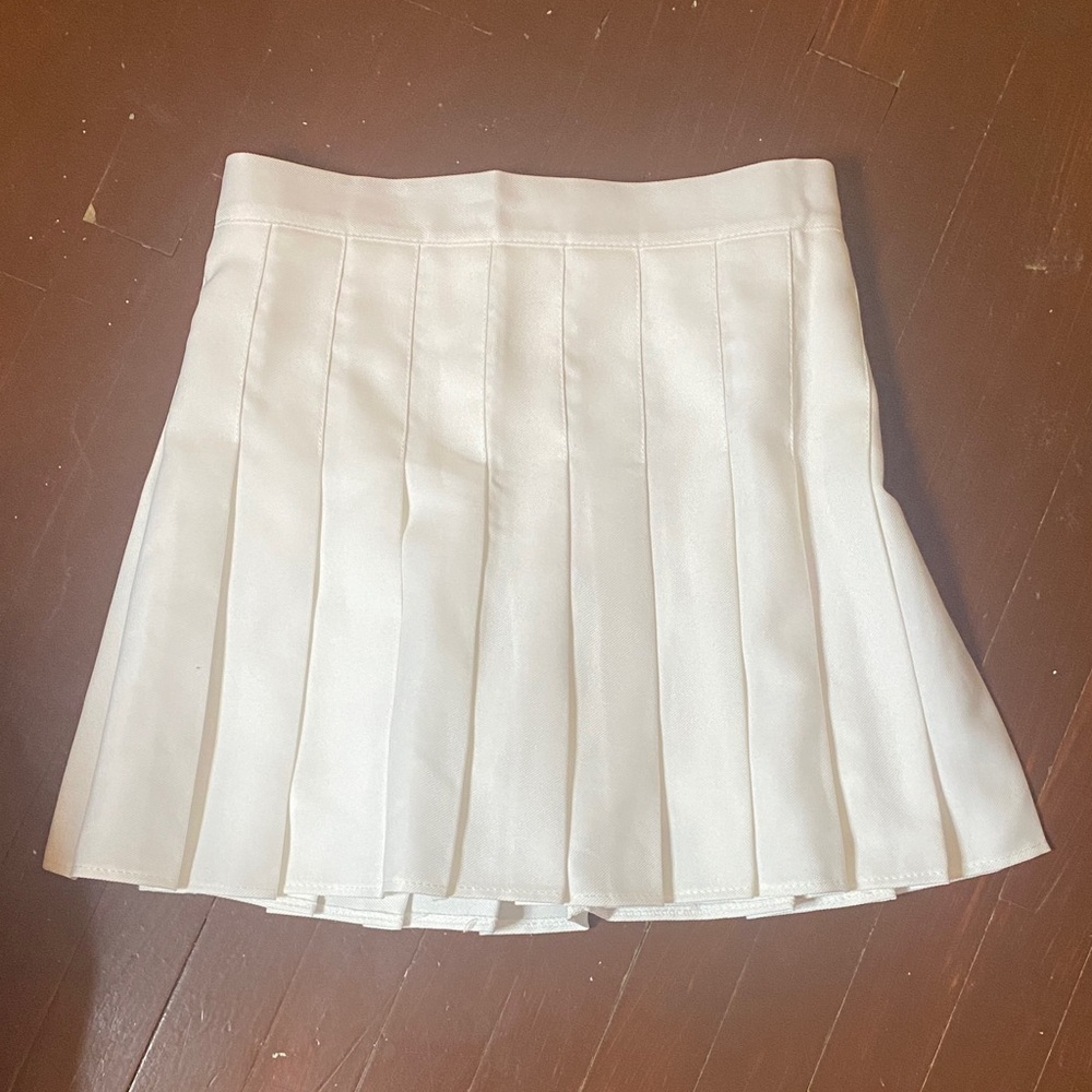 Chic White Pleated Mini Skirt/shorts